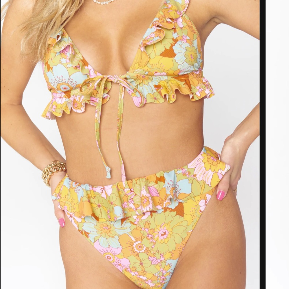 Island Ruffle Bottom - Groovy Blooms
